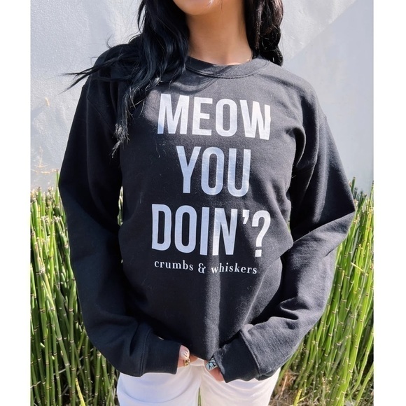 MEOW you doin? Crumbs & Whiskers Cat Cafe Black Pullover Sweatshirt Large NWOT - Picture 2 of 7